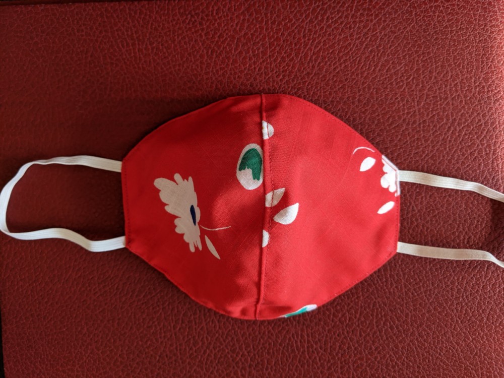 Masque coquille rouge 13 1/2po